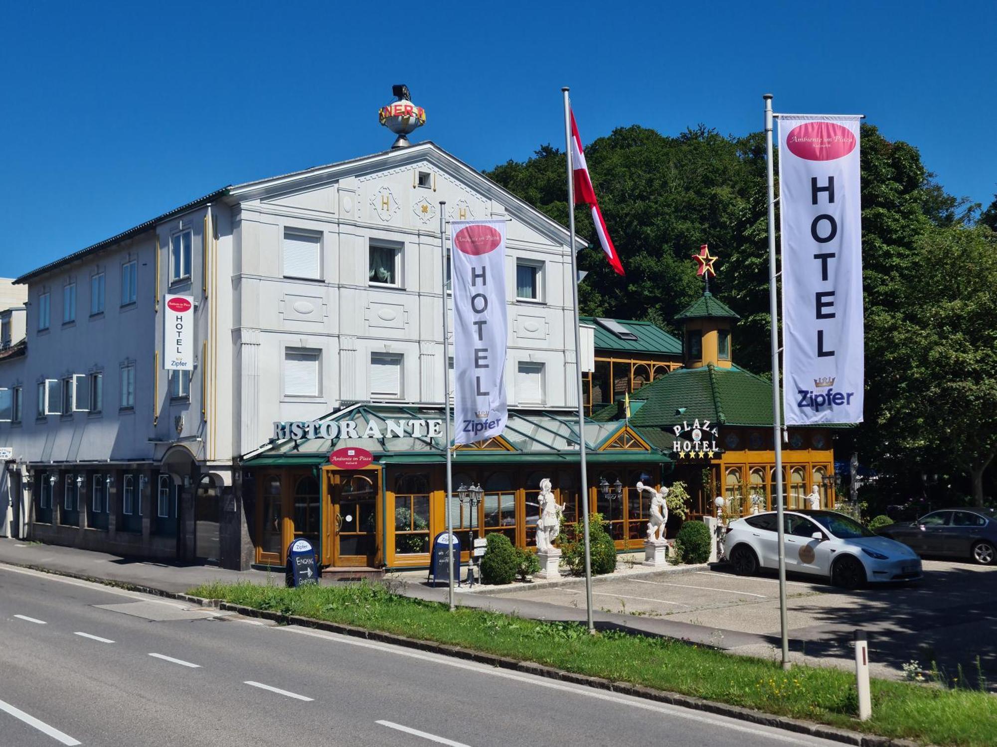 Hoeckner Plaza Hotel Attnang-Puchheim ภายนอก รูปภาพ
