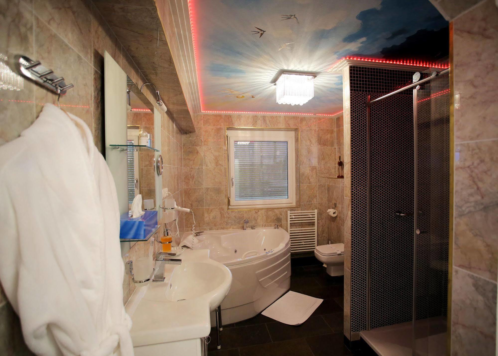 Hoeckner Plaza Hotel Attnang-Puchheim ภายนอก รูปภาพ