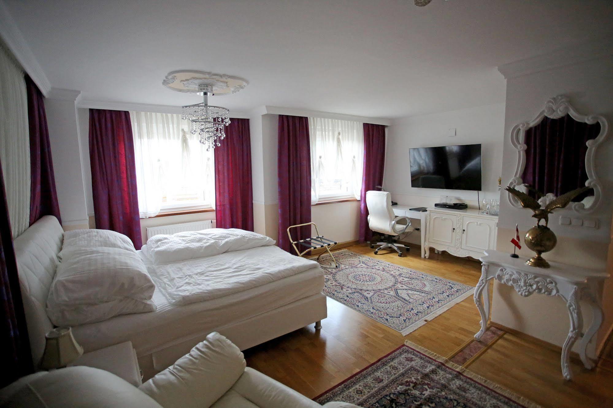 Hoeckner Plaza Hotel Attnang-Puchheim ภายนอก รูปภาพ